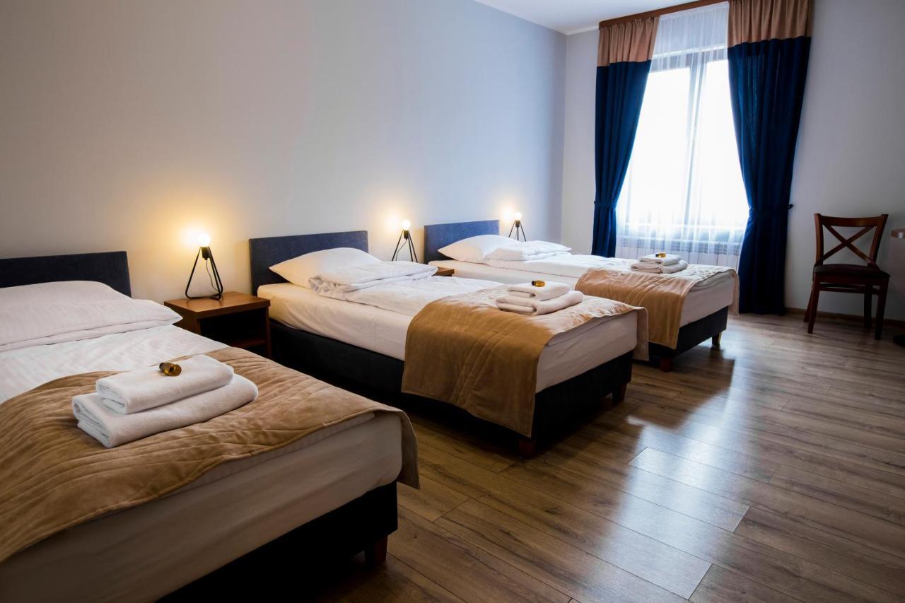 Hotel Gosciniec Ceglane Katy Dwikozy Exterior foto