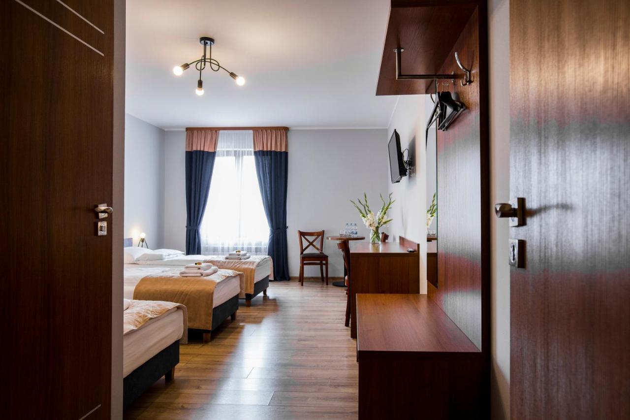Hotel Gosciniec Ceglane Katy Dwikozy Exterior foto