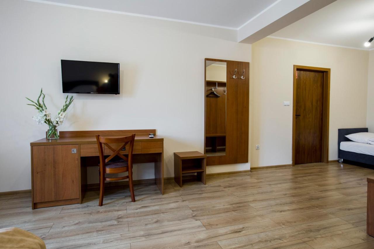 Hotel Gosciniec Ceglane Katy Dwikozy Exterior foto