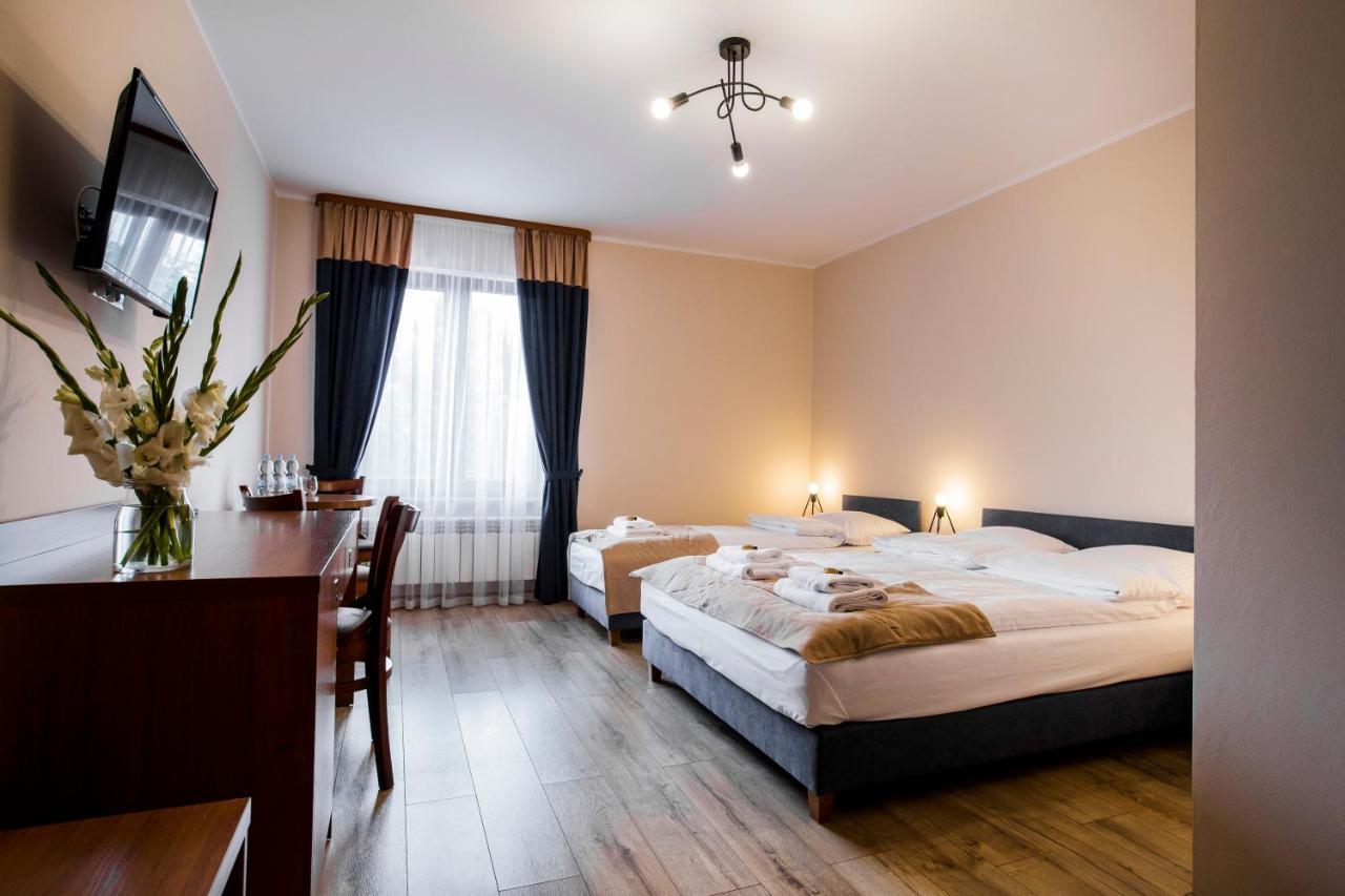Hotel Gosciniec Ceglane Katy Dwikozy Exterior foto